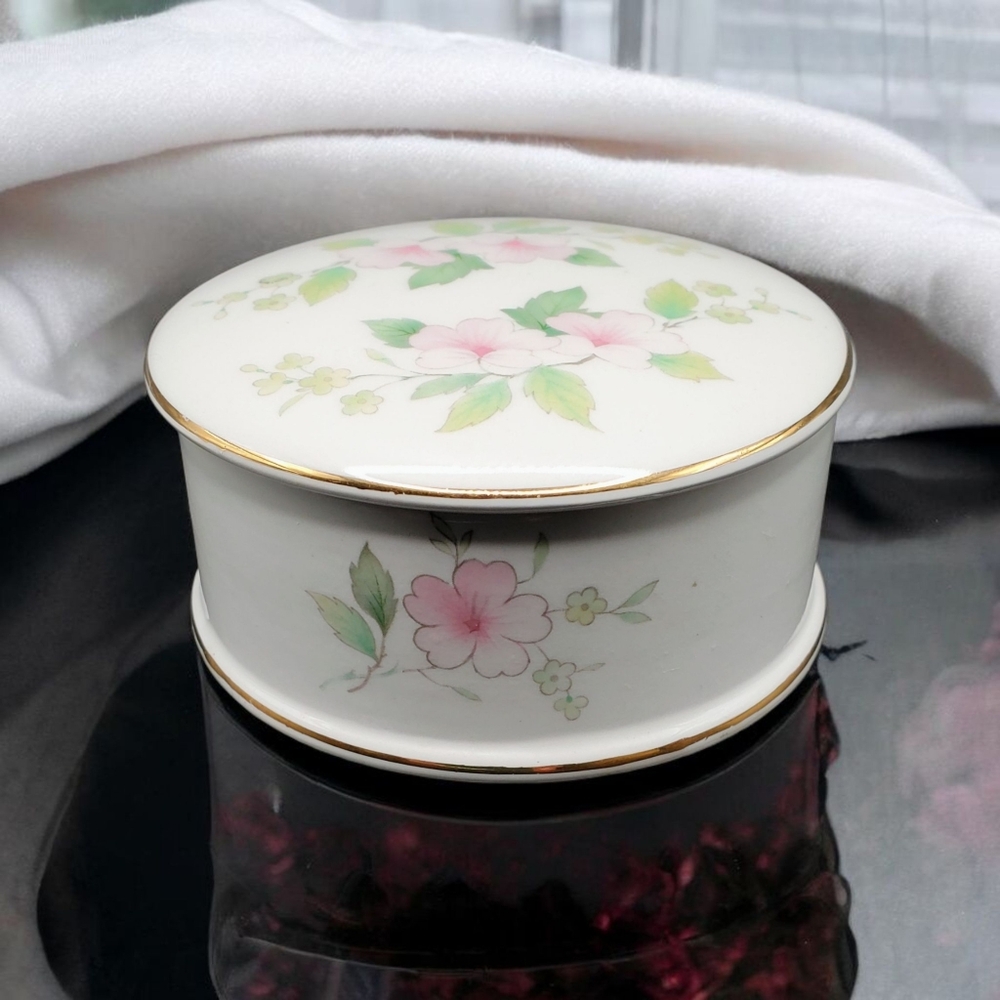 Sadler Floral Ceramic Lidded Trinket Box